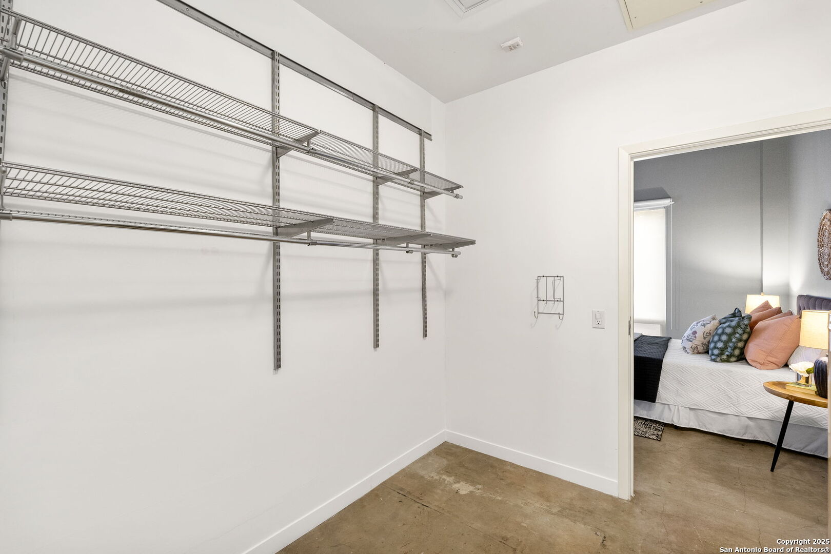 1115 S Alamo 2211