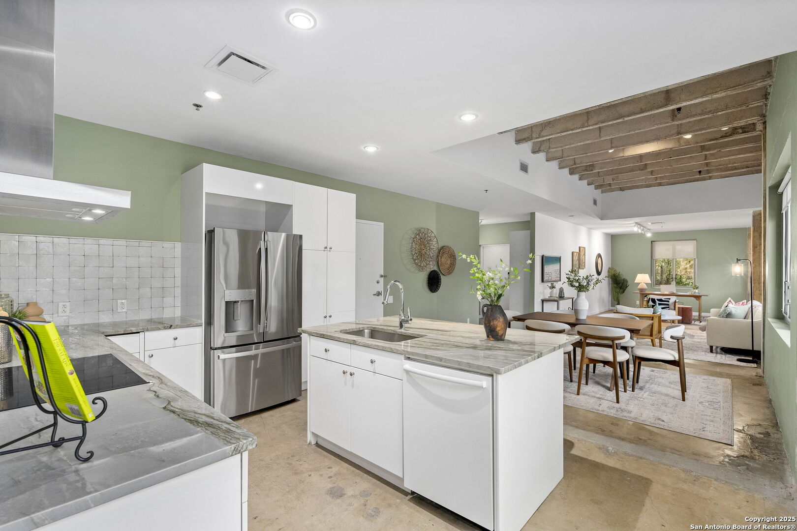 1115 S Alamo 2211