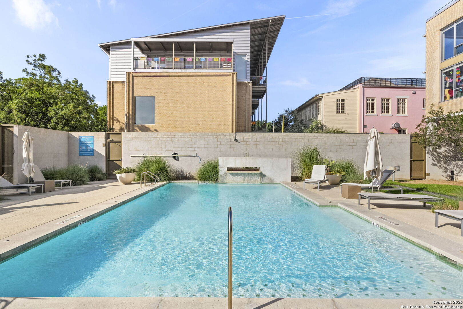 1115 S Alamo 2211