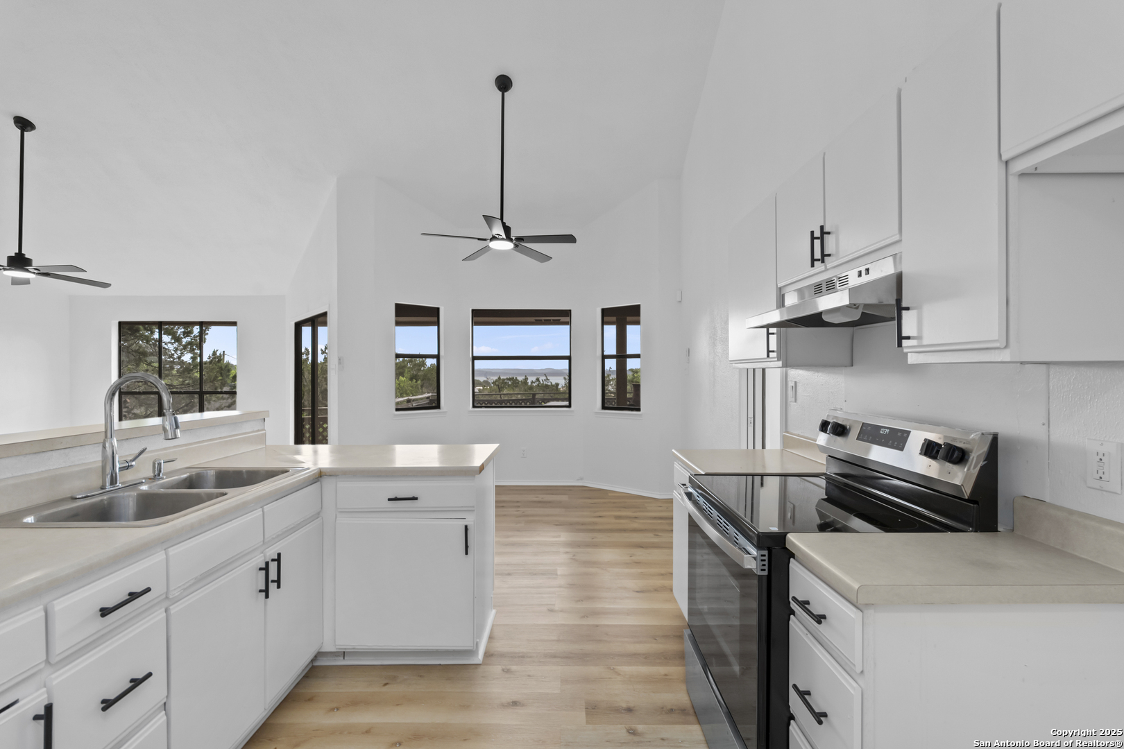 2033 Colleen Dr