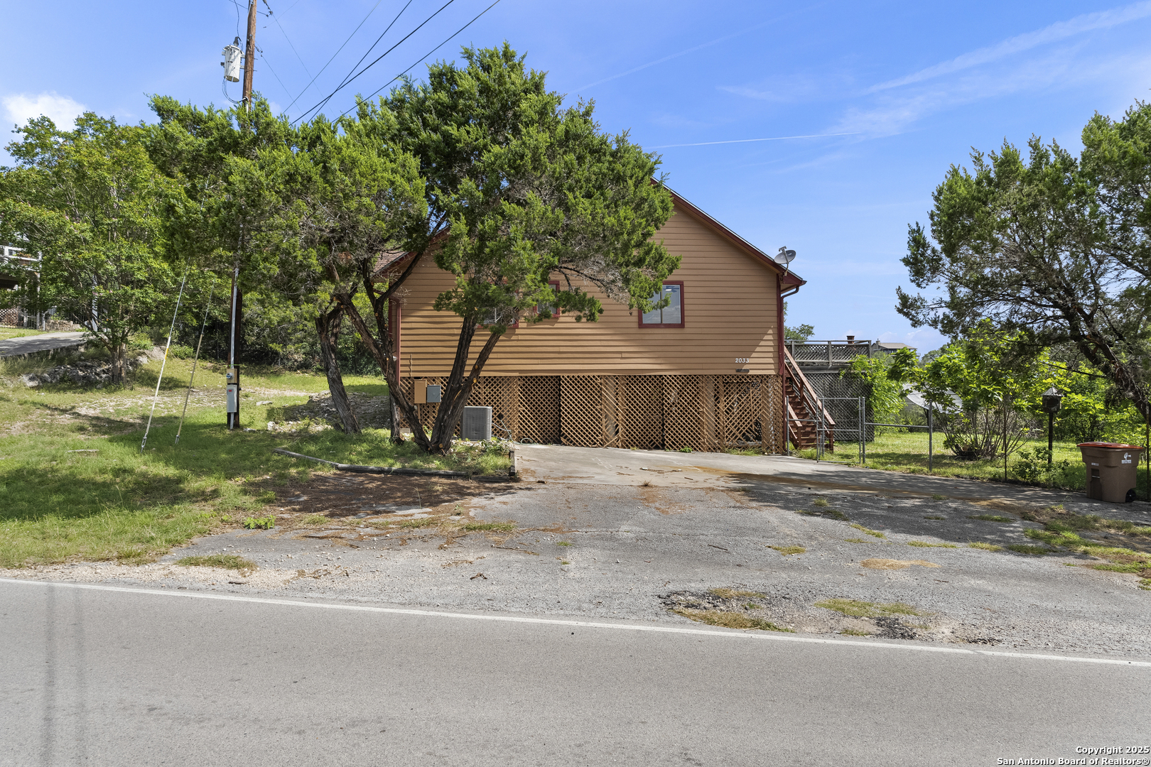 2033 Colleen Dr