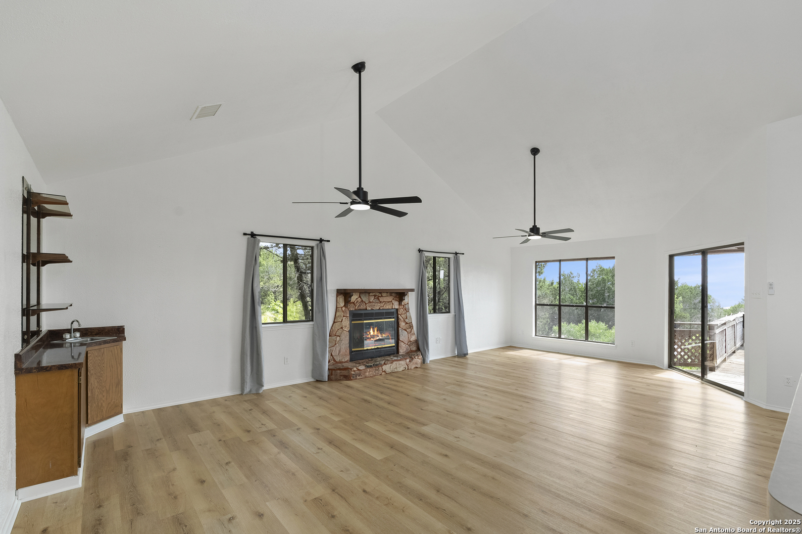 2033 Colleen Dr