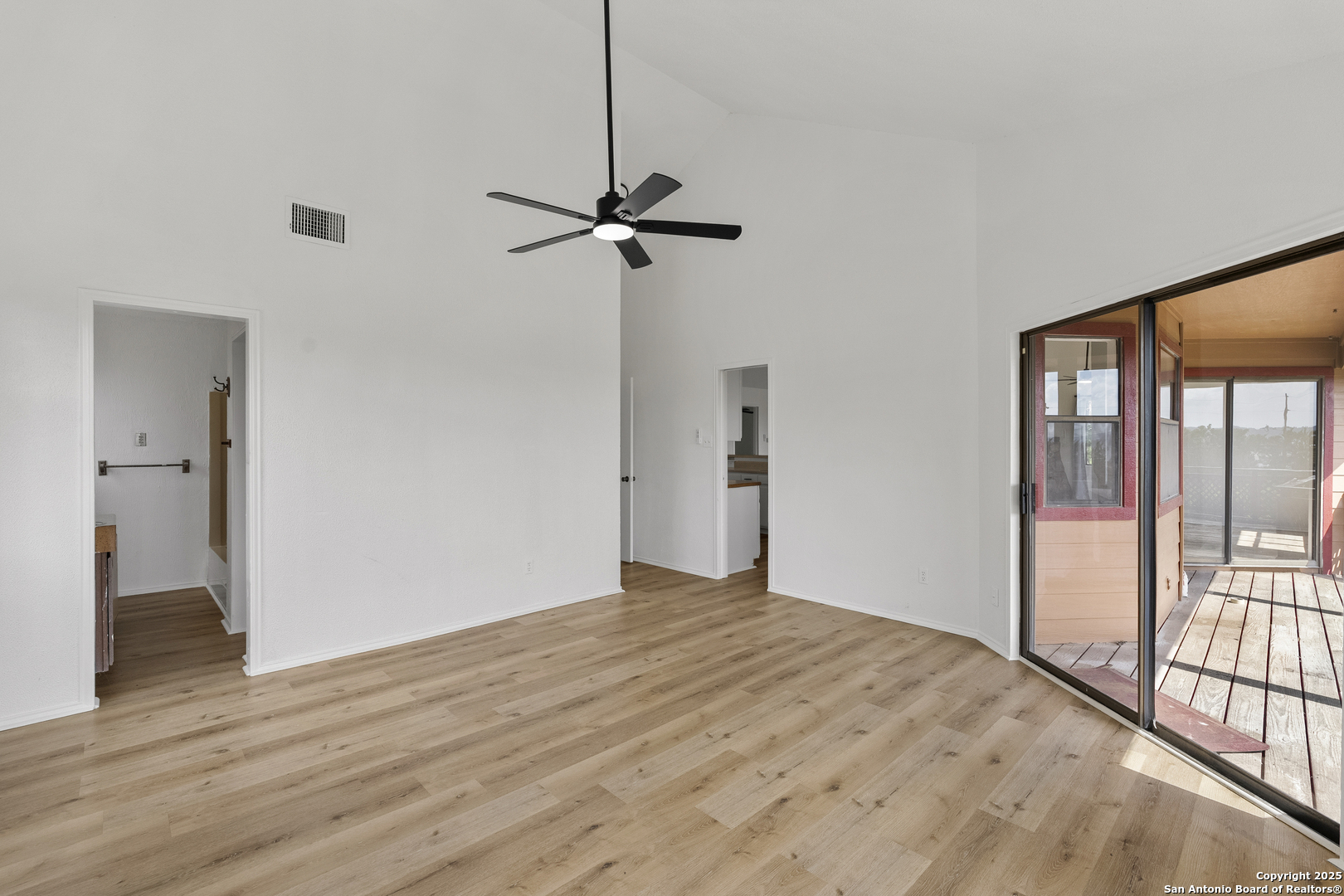 2033 Colleen Dr