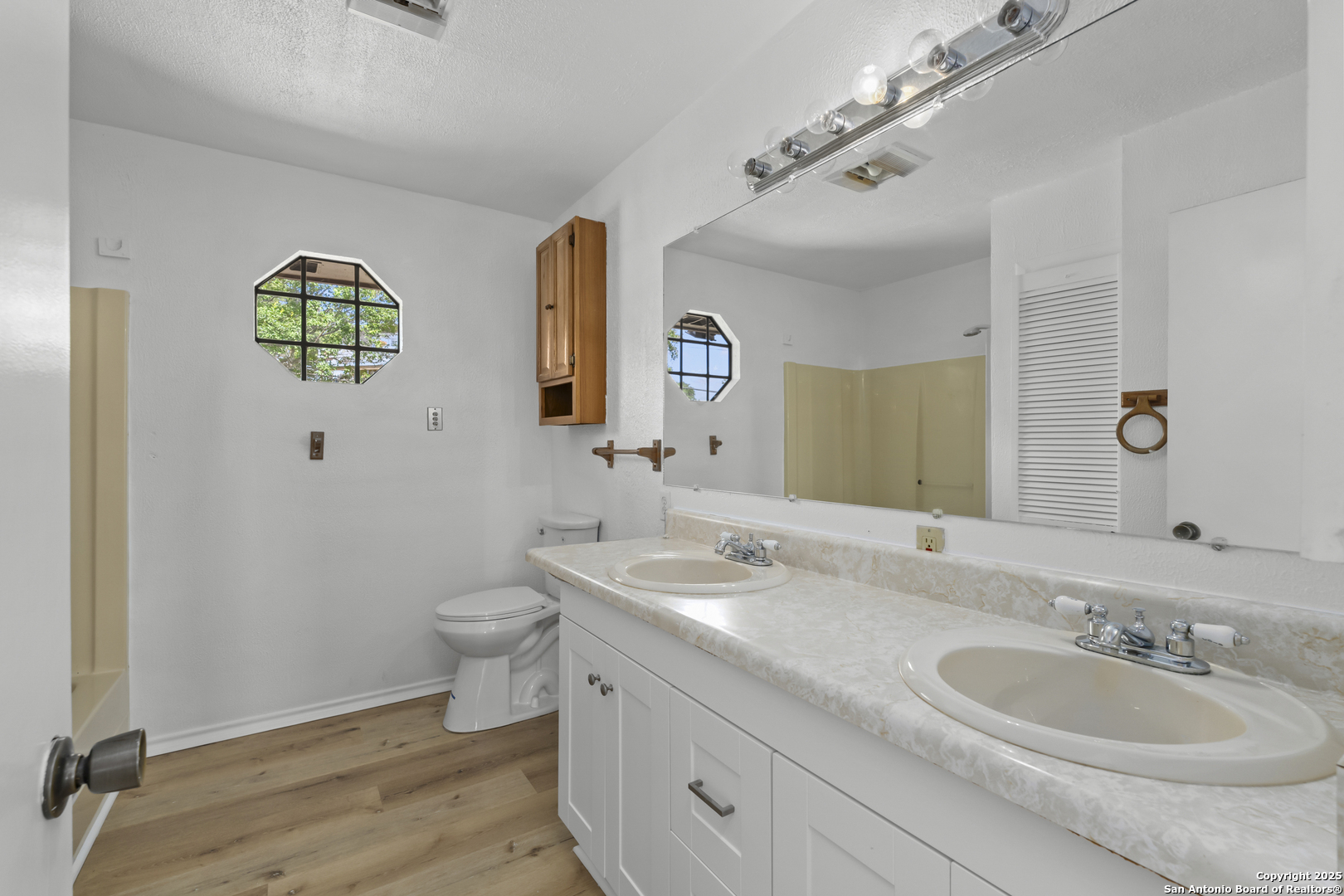 2033 Colleen Dr