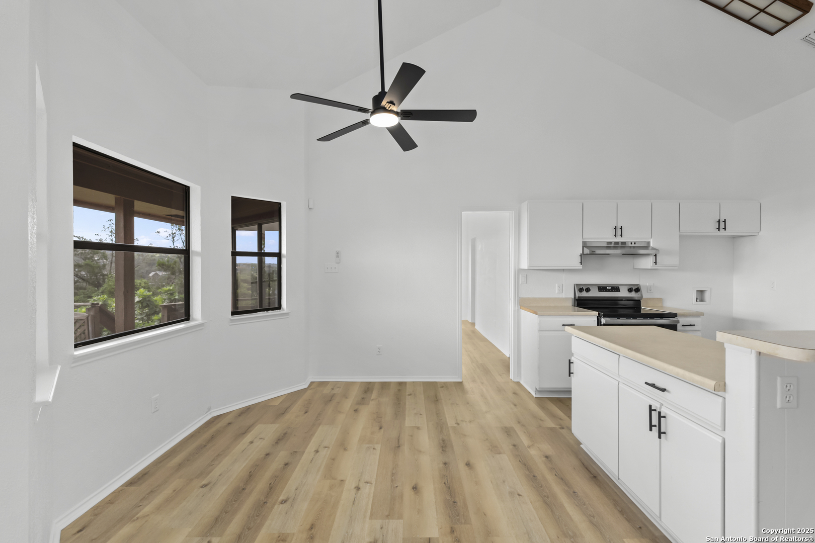 2033 Colleen Dr
