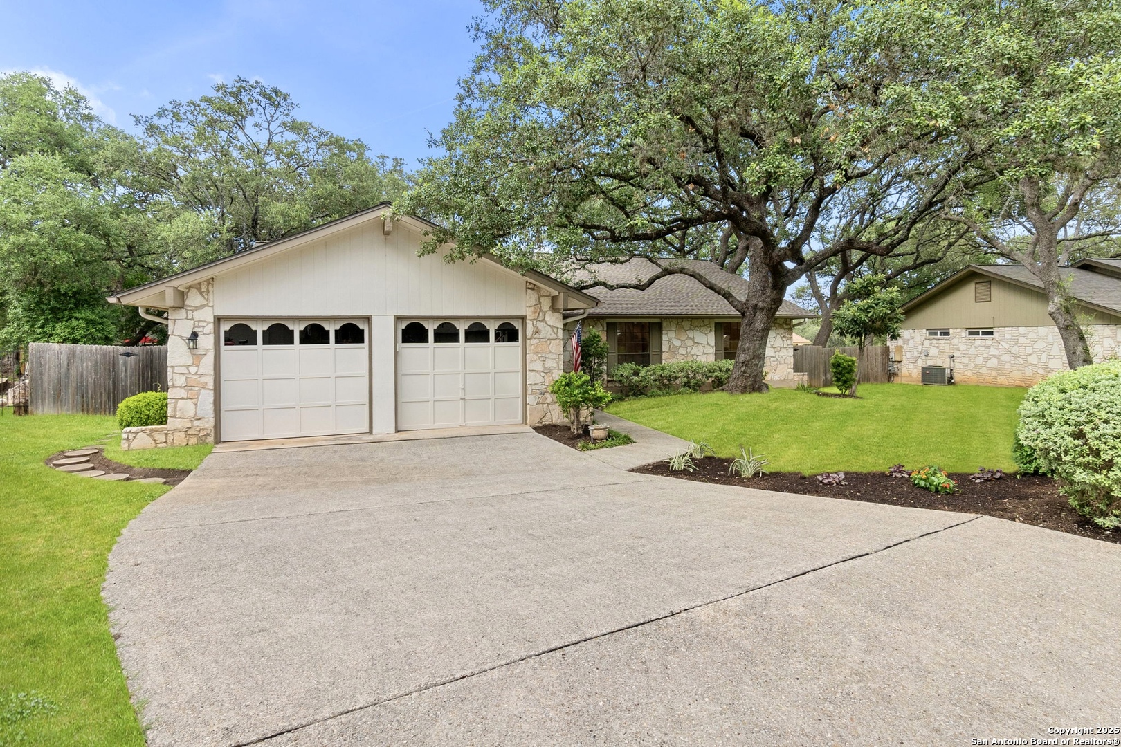 14310 Fox Fire Ln