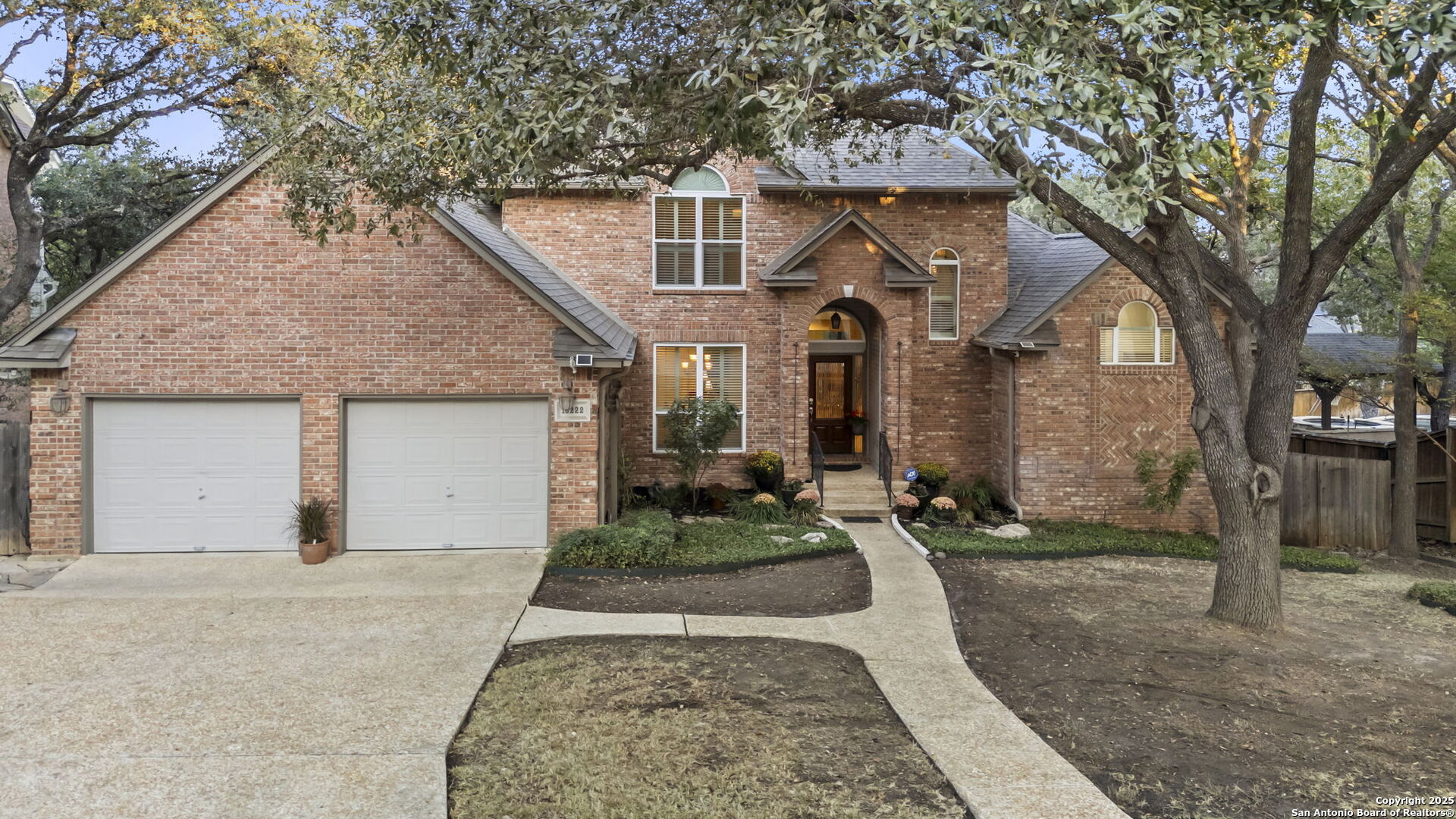 16222 Robinwood Ln