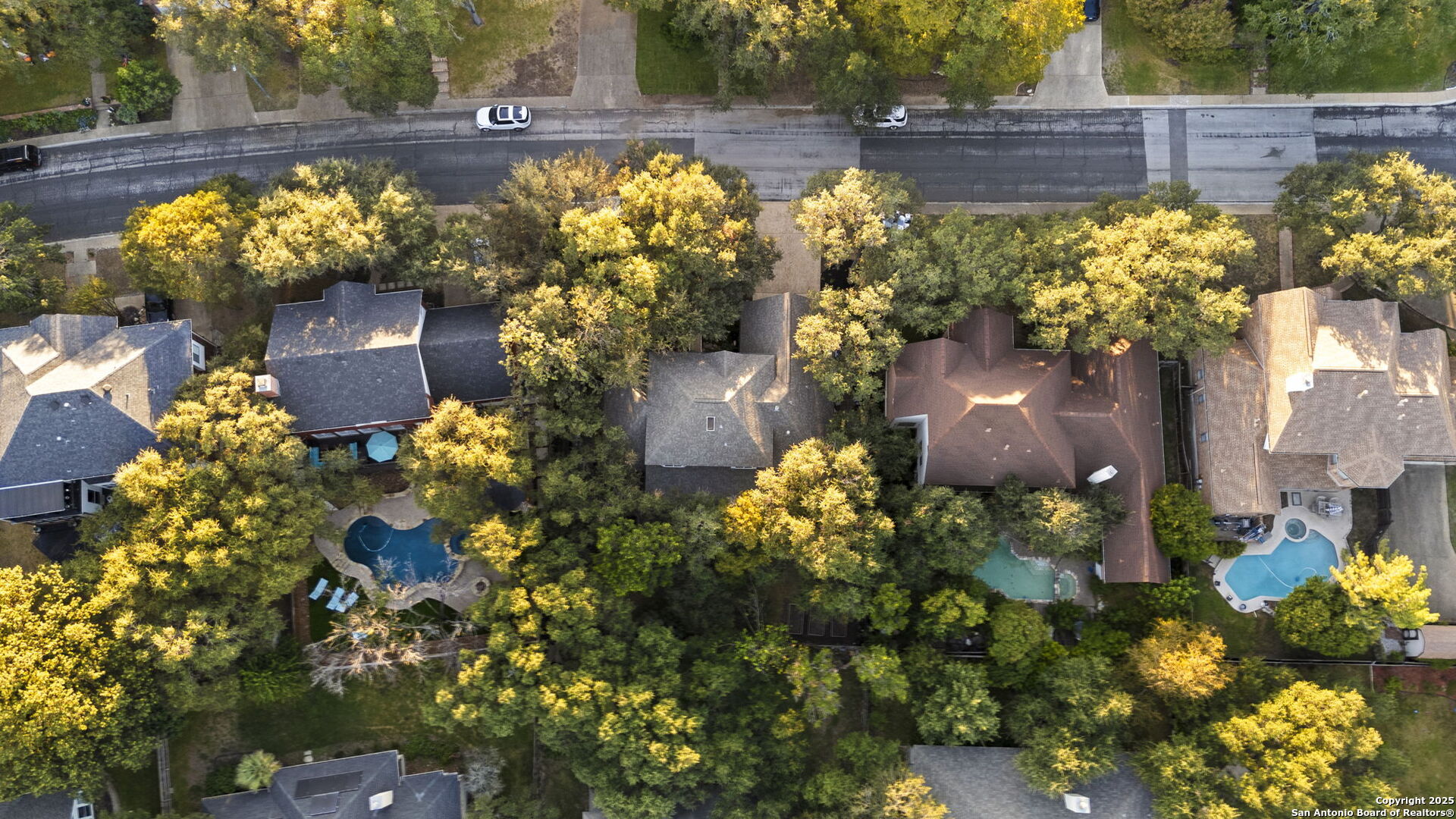 16222 Robinwood Ln