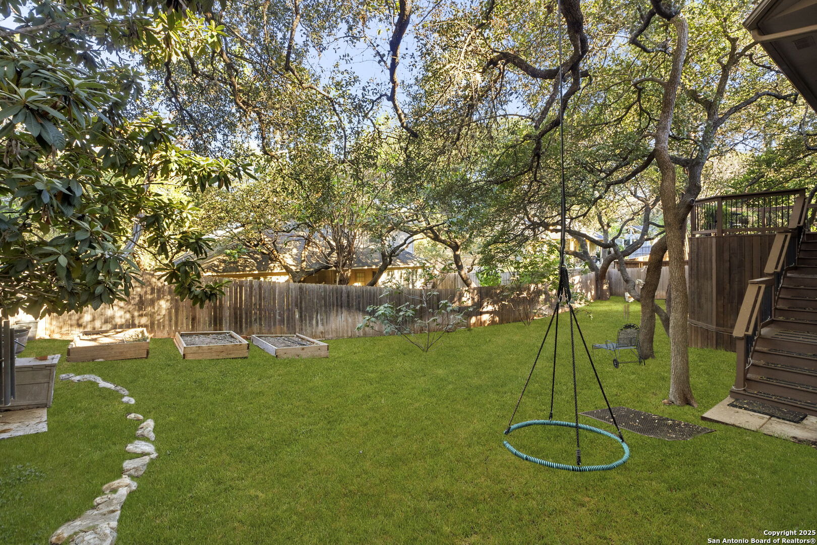 16222 Robinwood Ln