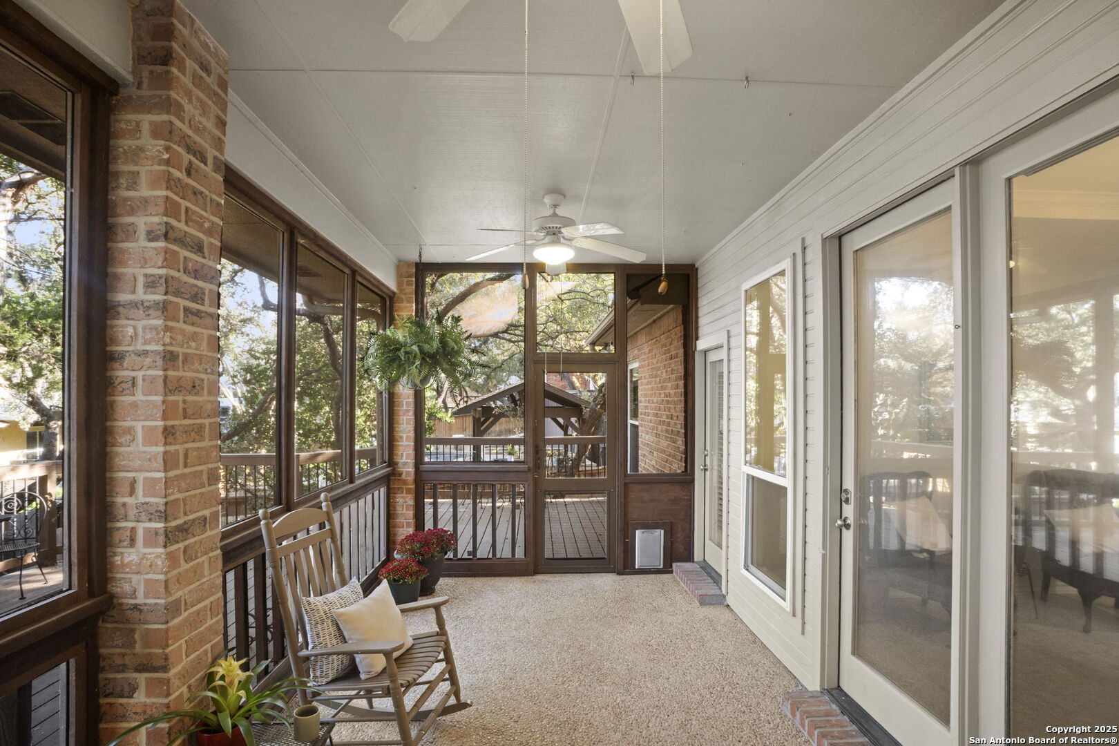 16222 Robinwood Ln