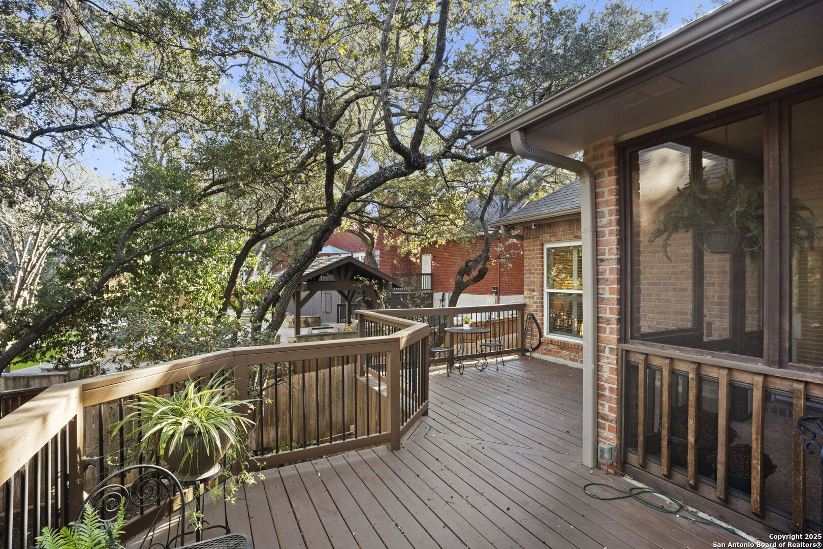 16222 Robinwood Ln
