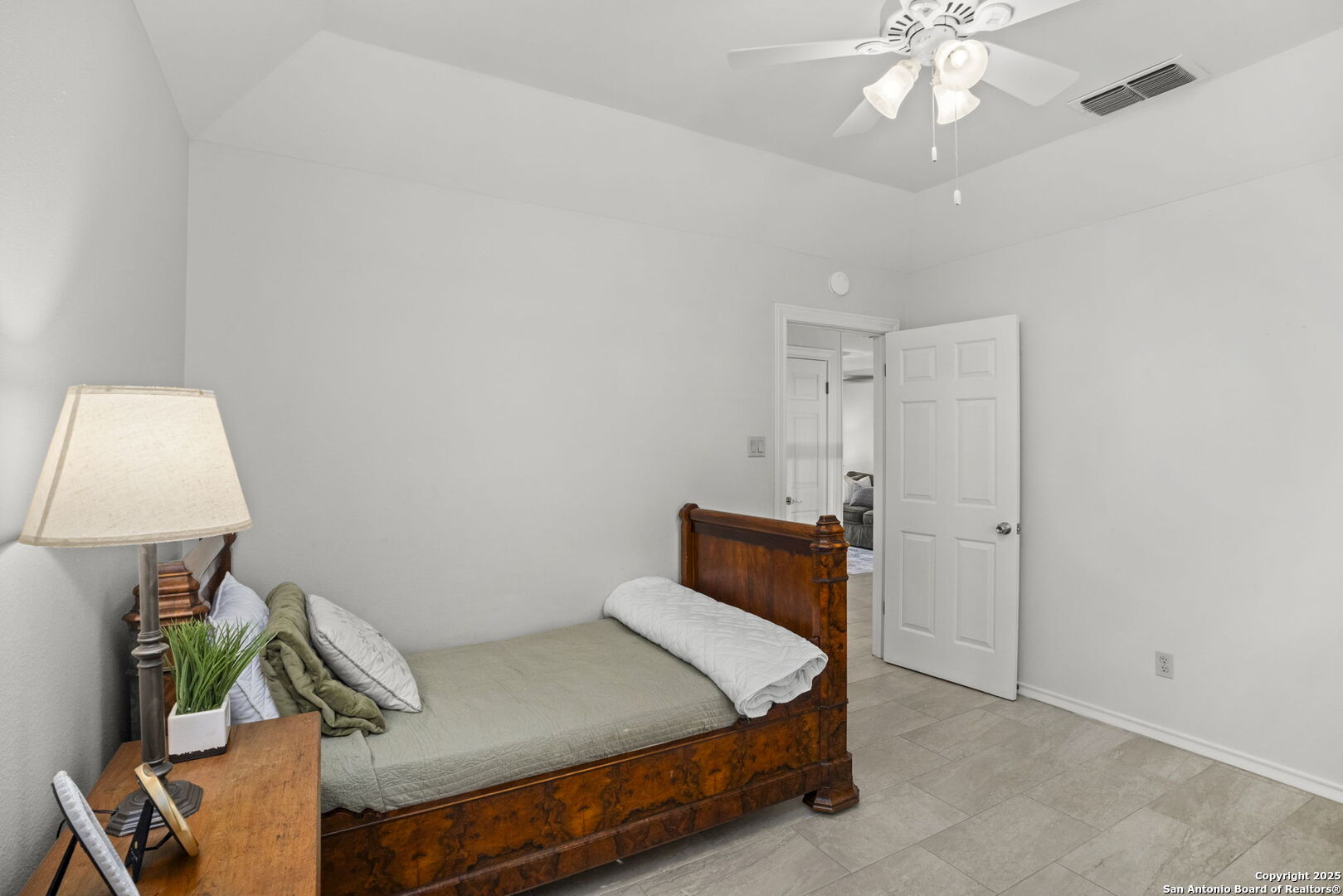 16222 Robinwood Ln