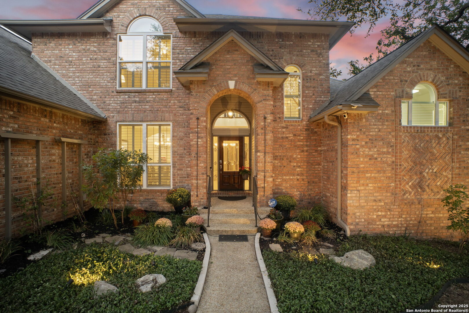 16222 Robinwood Ln