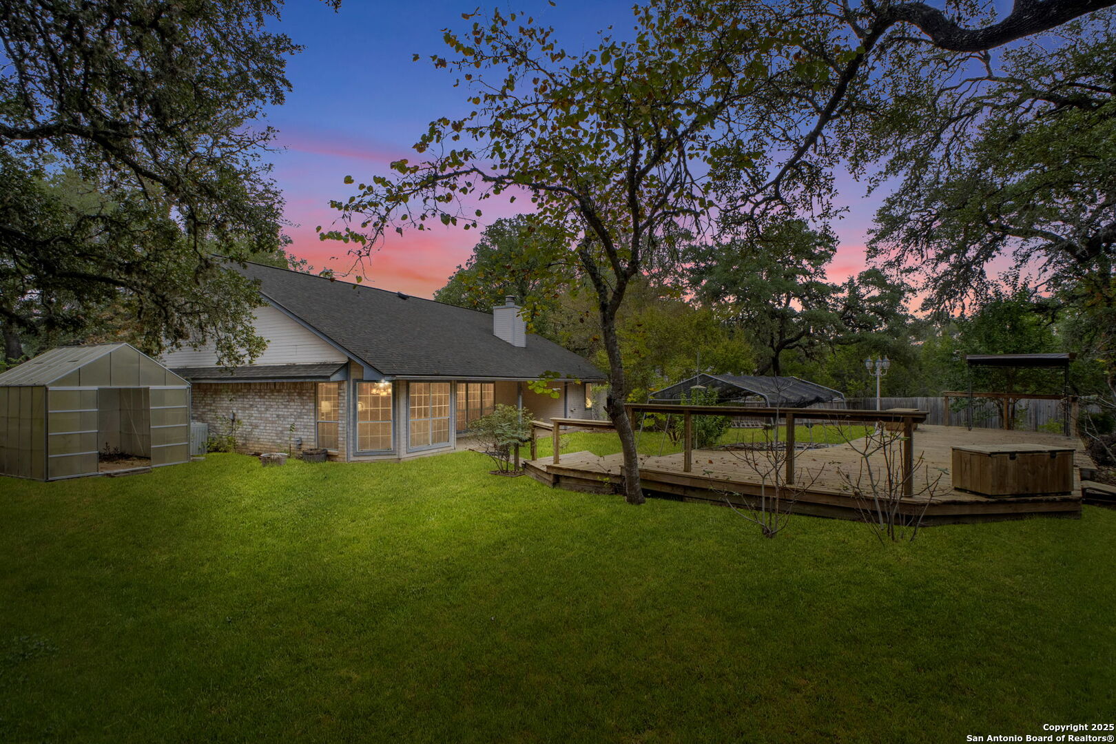 8902 Enchanted Park