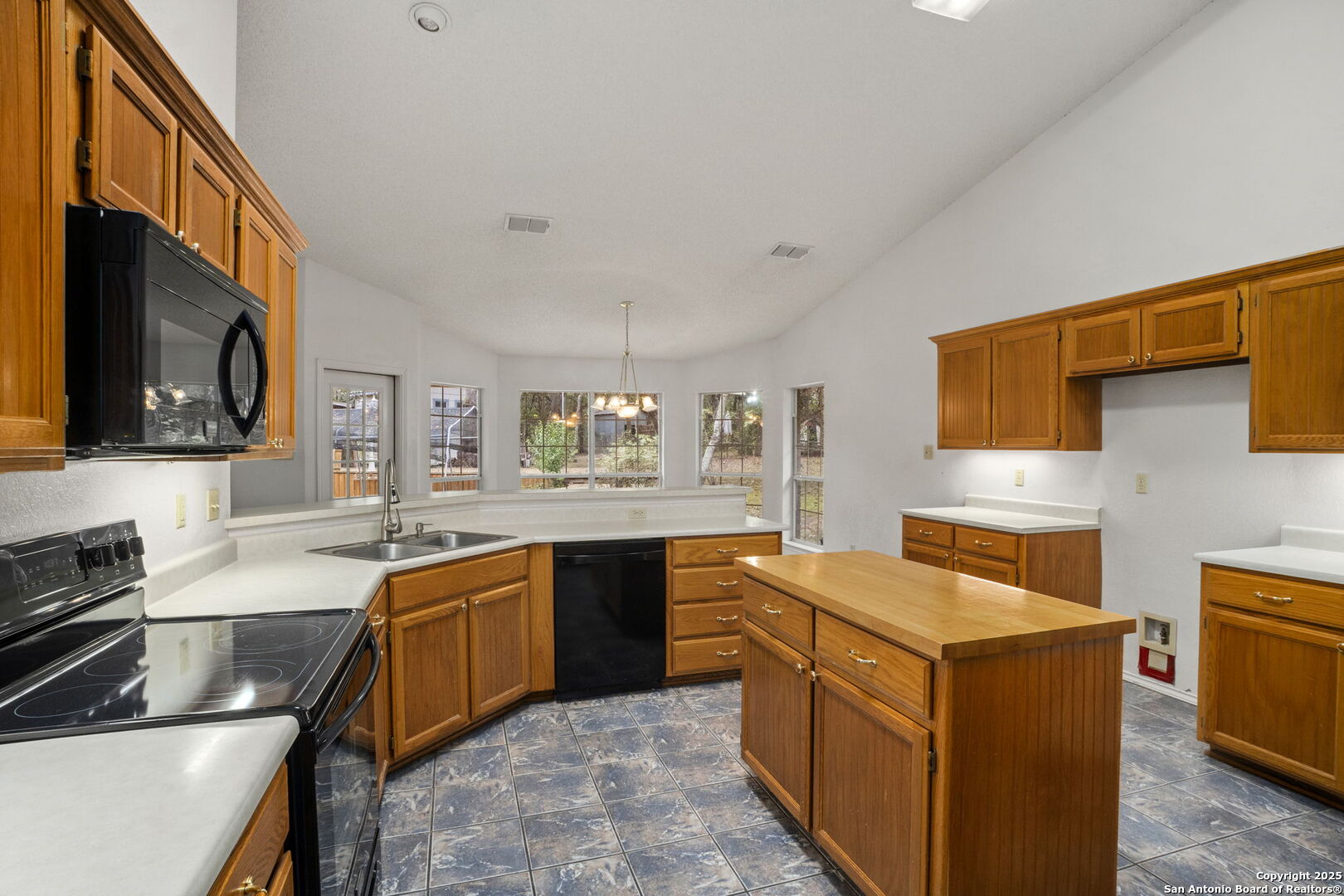 8902 Enchanted Park