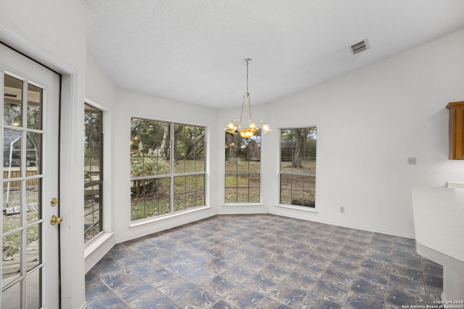 8902 Enchanted Park