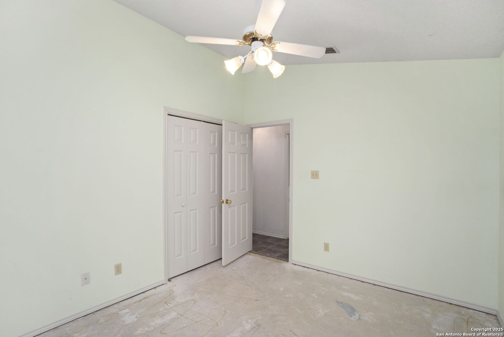 8902 Enchanted Park