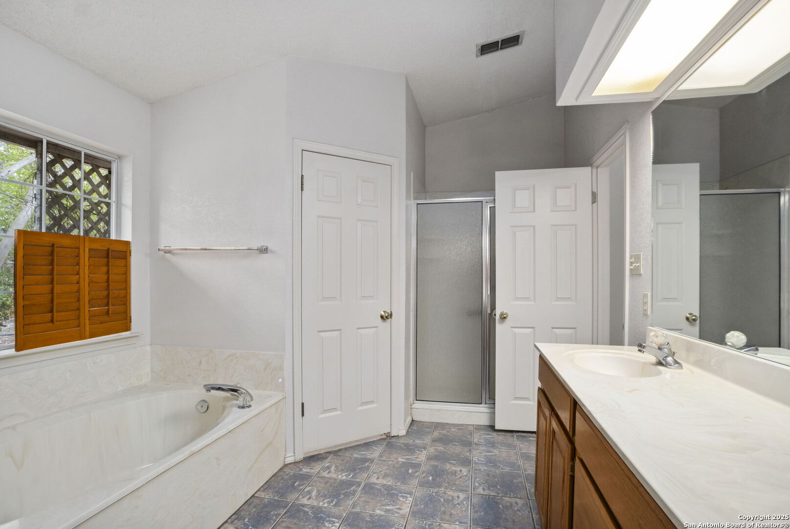 8902 Enchanted Park