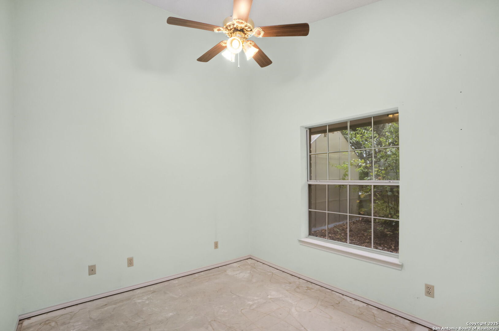 8902 Enchanted Park