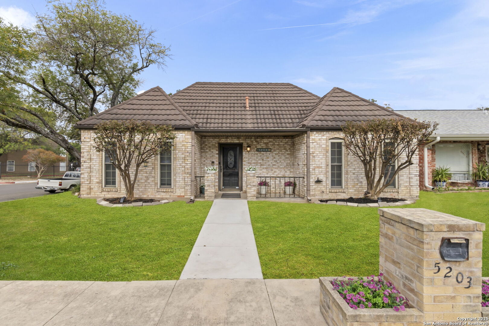 5203 Metcalf