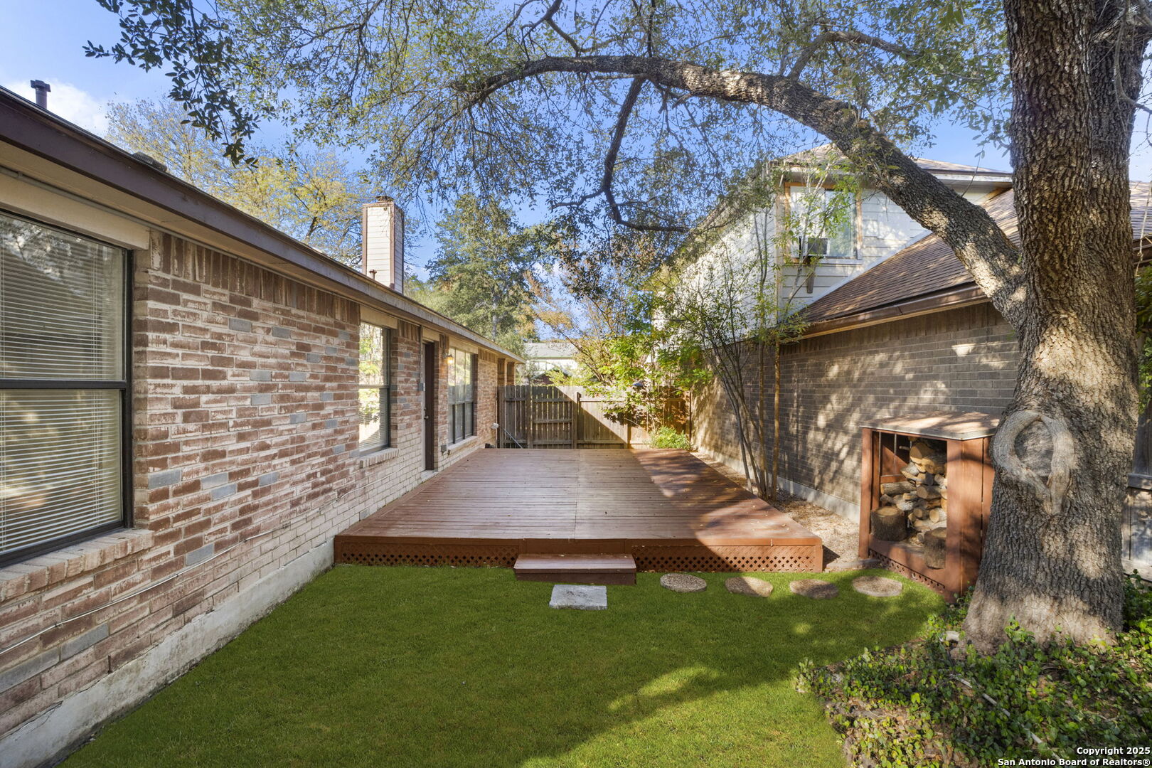 7562 Beaver Tree