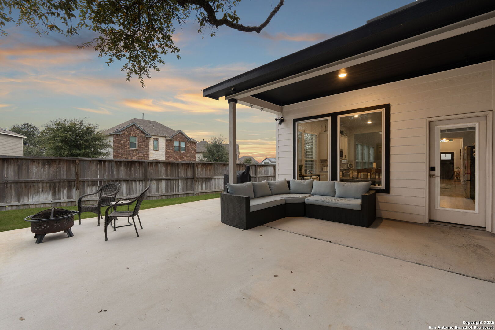 5702 Willow Creek Way