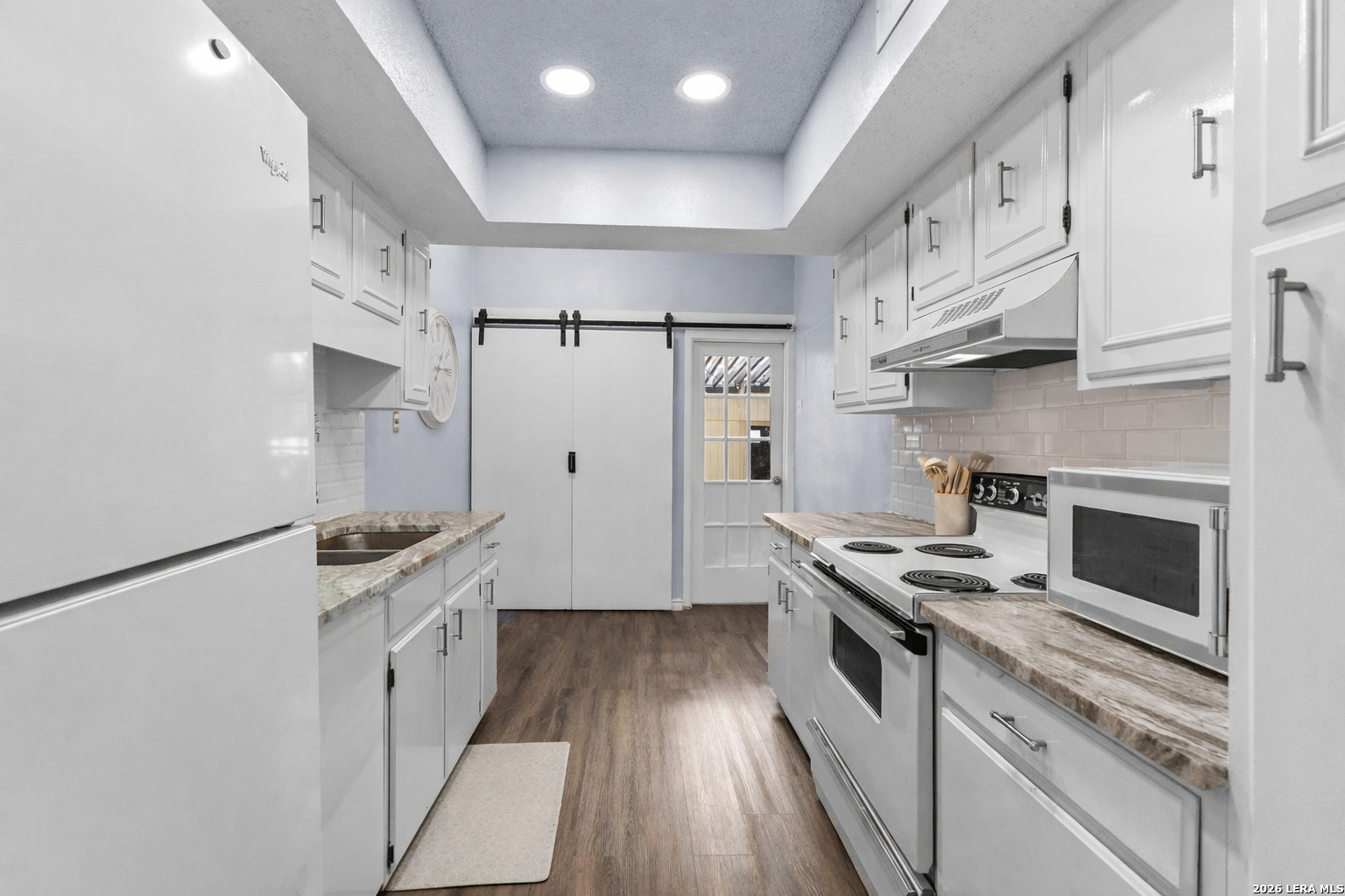 7123 Thrush View 8