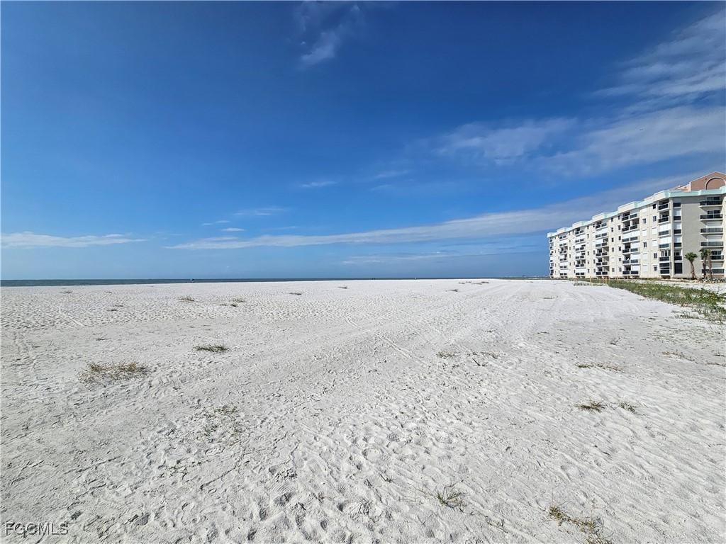 4571 Bay Beach LN 373