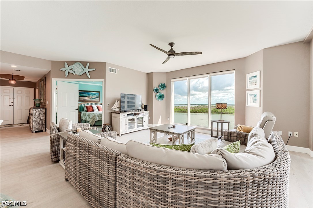 4183 Bay Beach LN 375