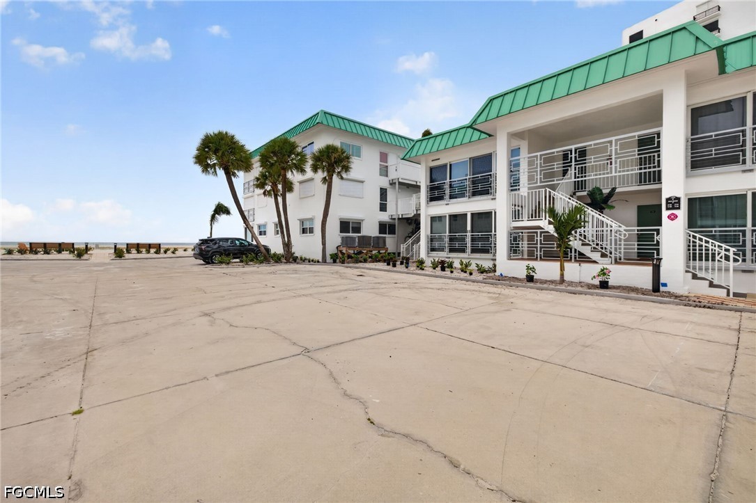 6500 Estero BLVD F118