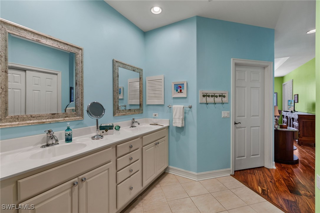 11083 Harbour Yacht CT 4
