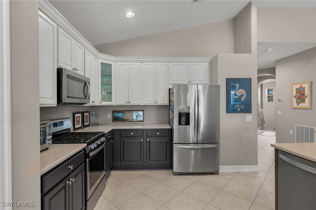 11083 Harbour Yacht CT 4