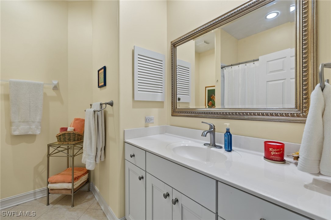 11083 Harbour Yacht CT 4