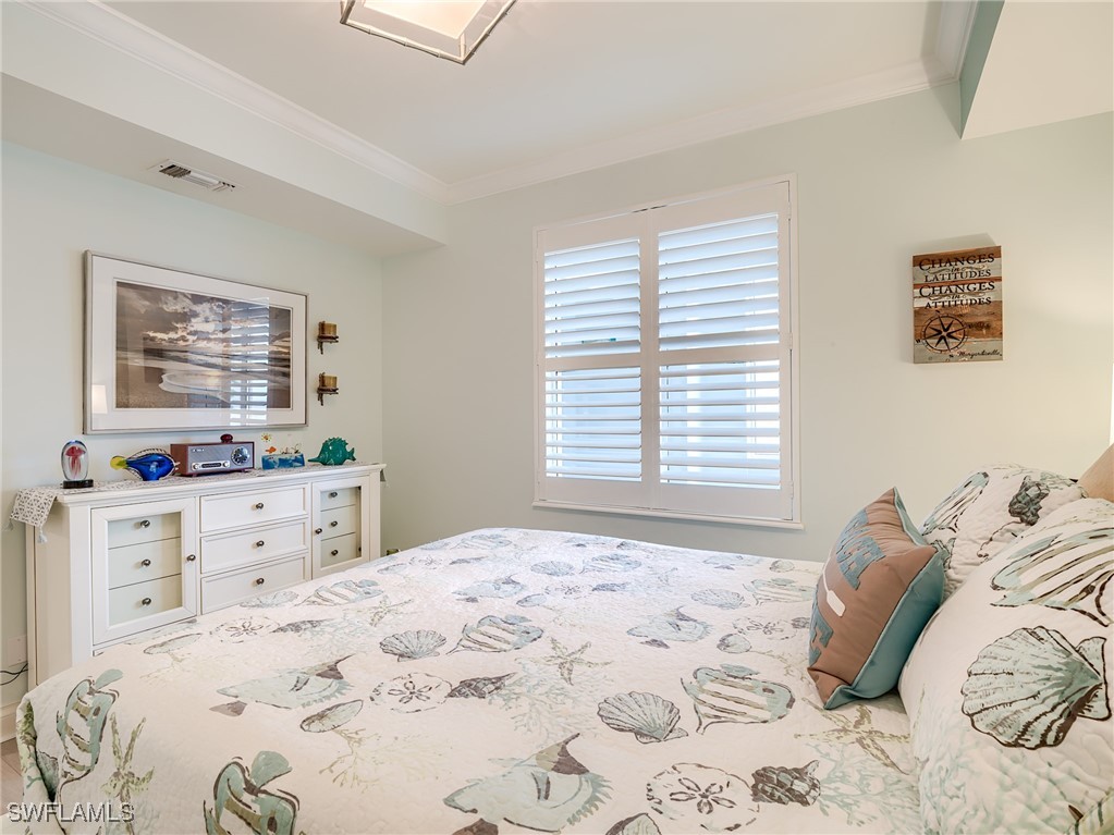 4137 Bay Beach LN 555