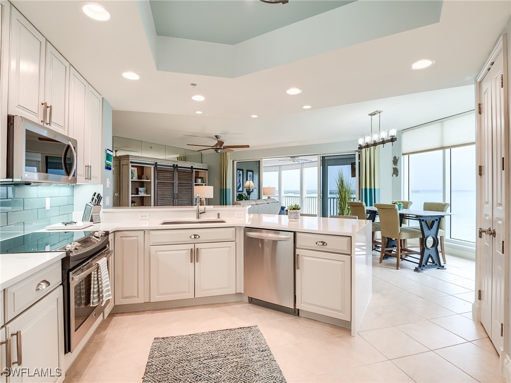 4137 Bay Beach LN 555