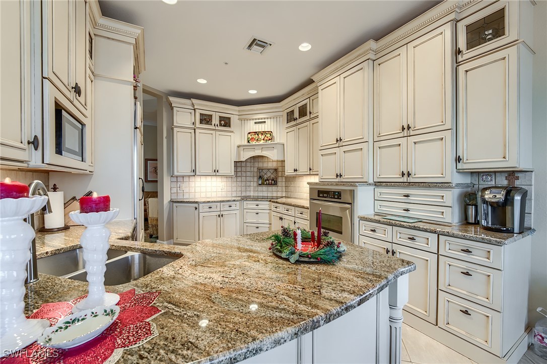 4141 Bay Beach LN 4P2