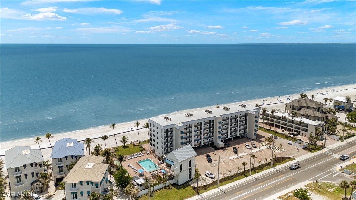 4770 Estero BLVD 304
