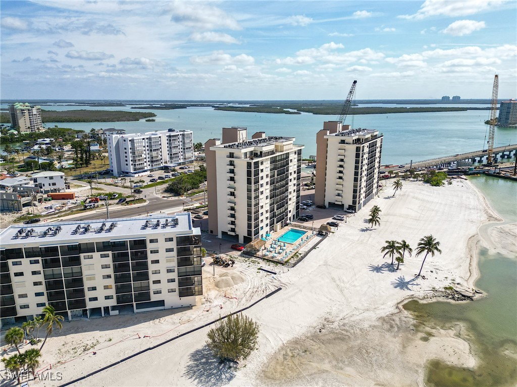 8400 Estero BLVD 902