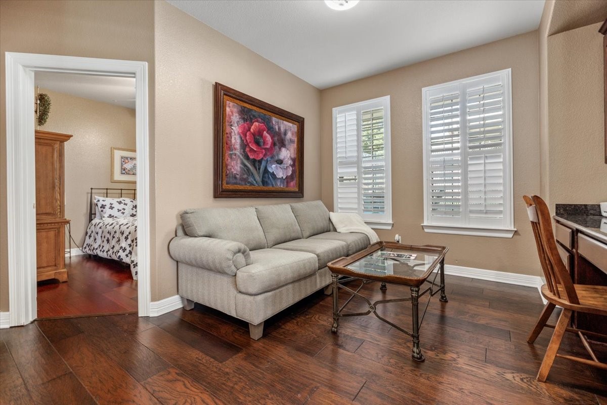 4932 Ridge Circle