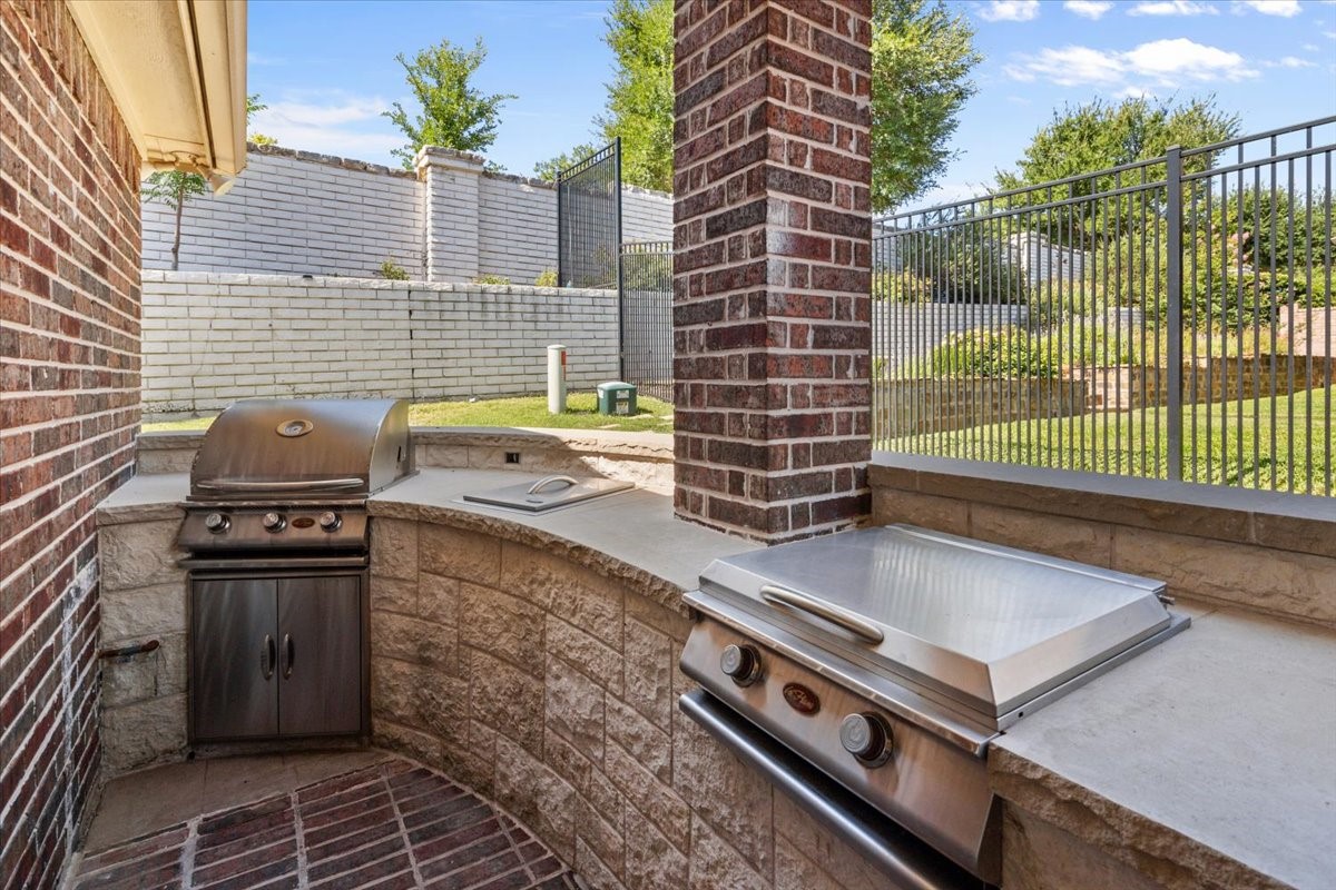 4932 Ridge Circle