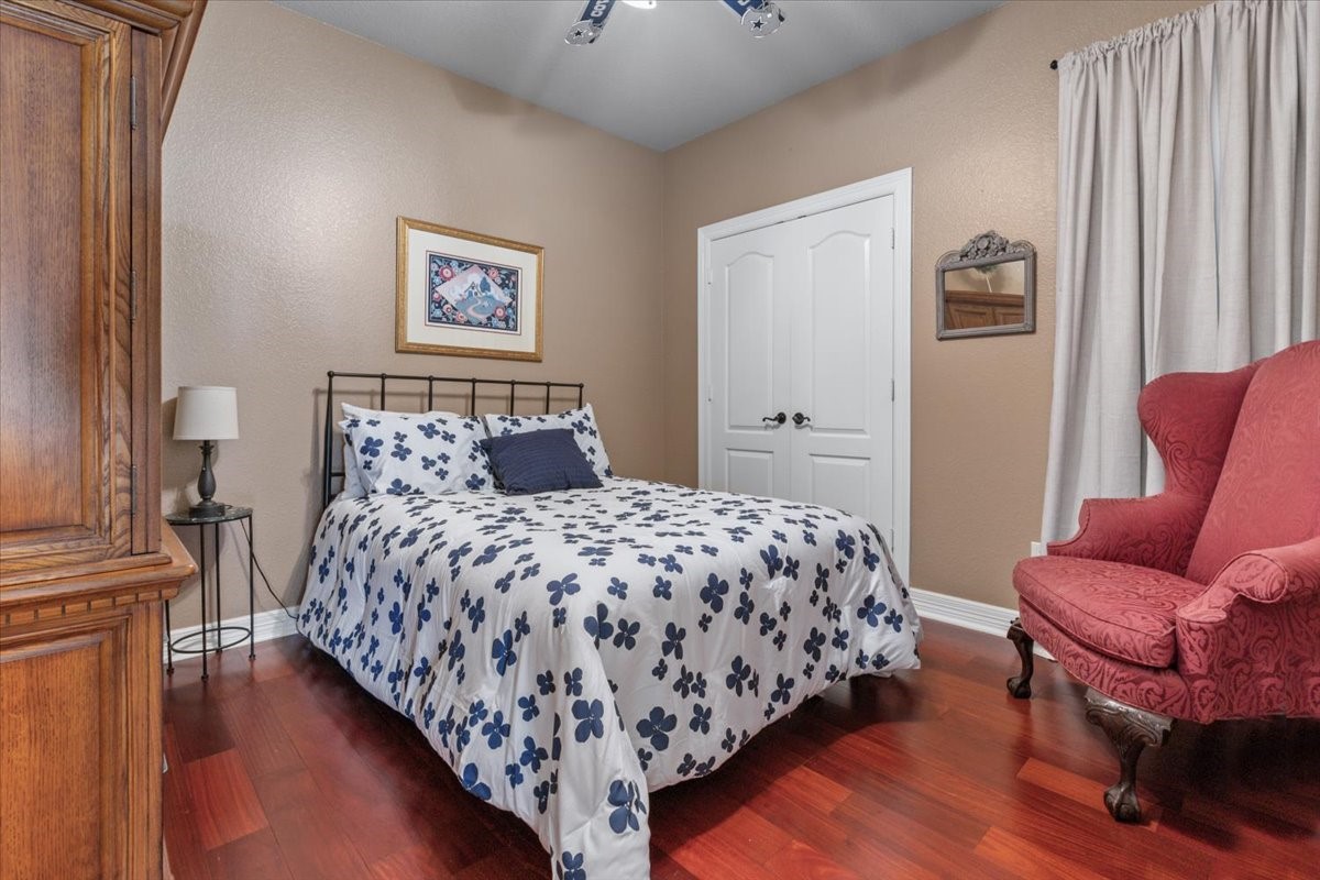 4932 Ridge Circle