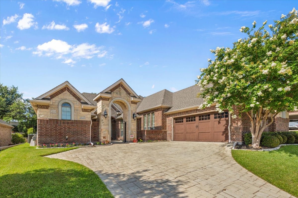 4932 Ridge Circle