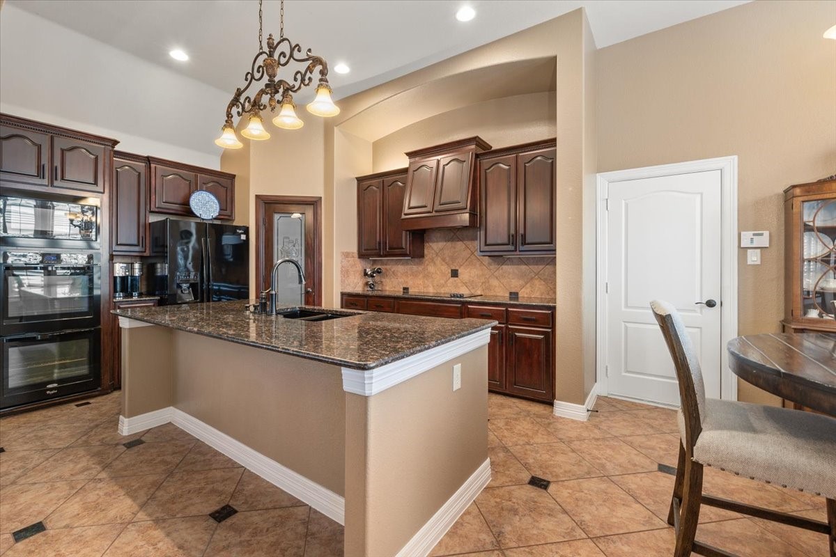 4932 Ridge Circle