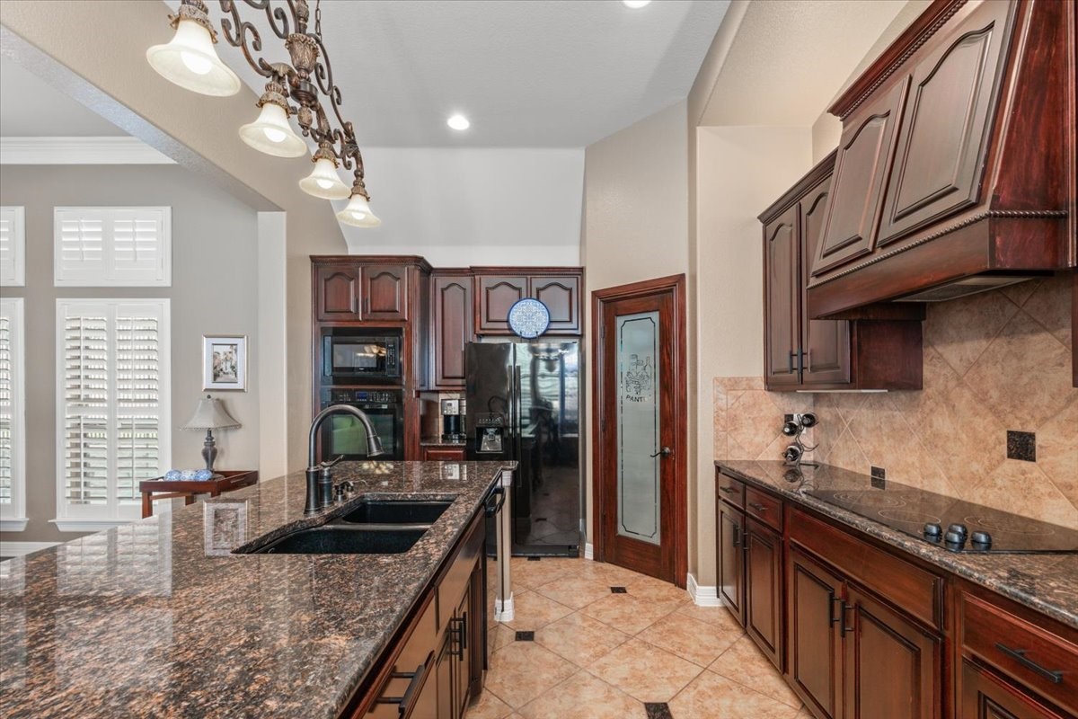 4932 Ridge Circle