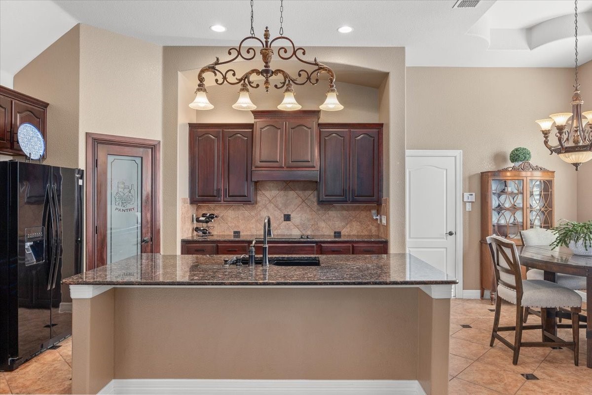 4932 Ridge Circle