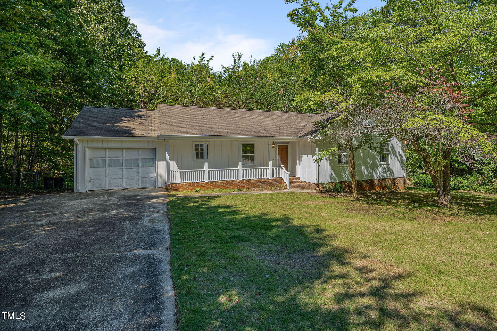 905 Lake Forest Drive