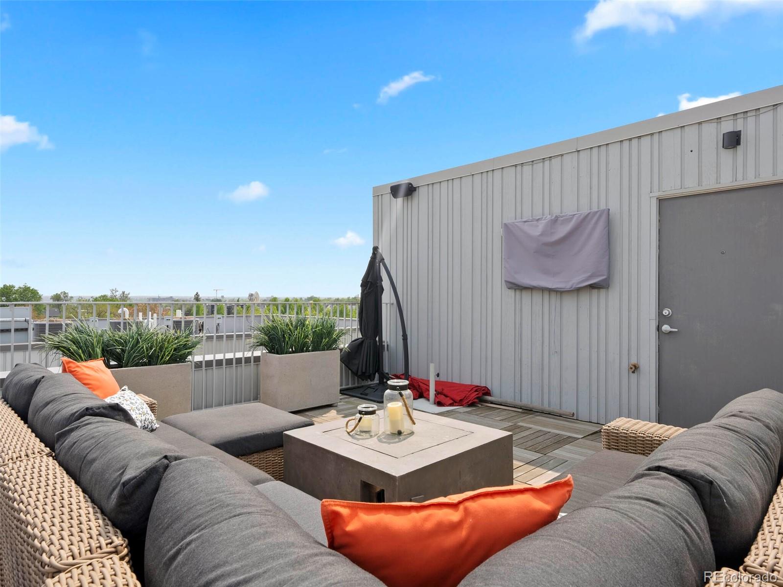 2752 Clay Street Unit: 404