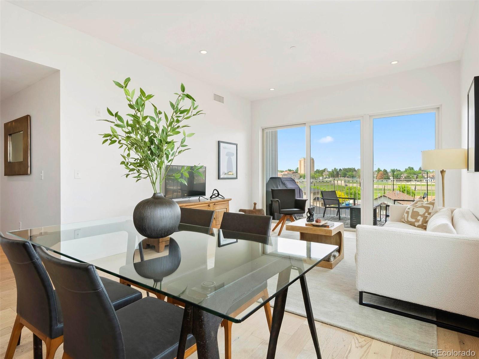 2752 Clay Street Unit: 404
