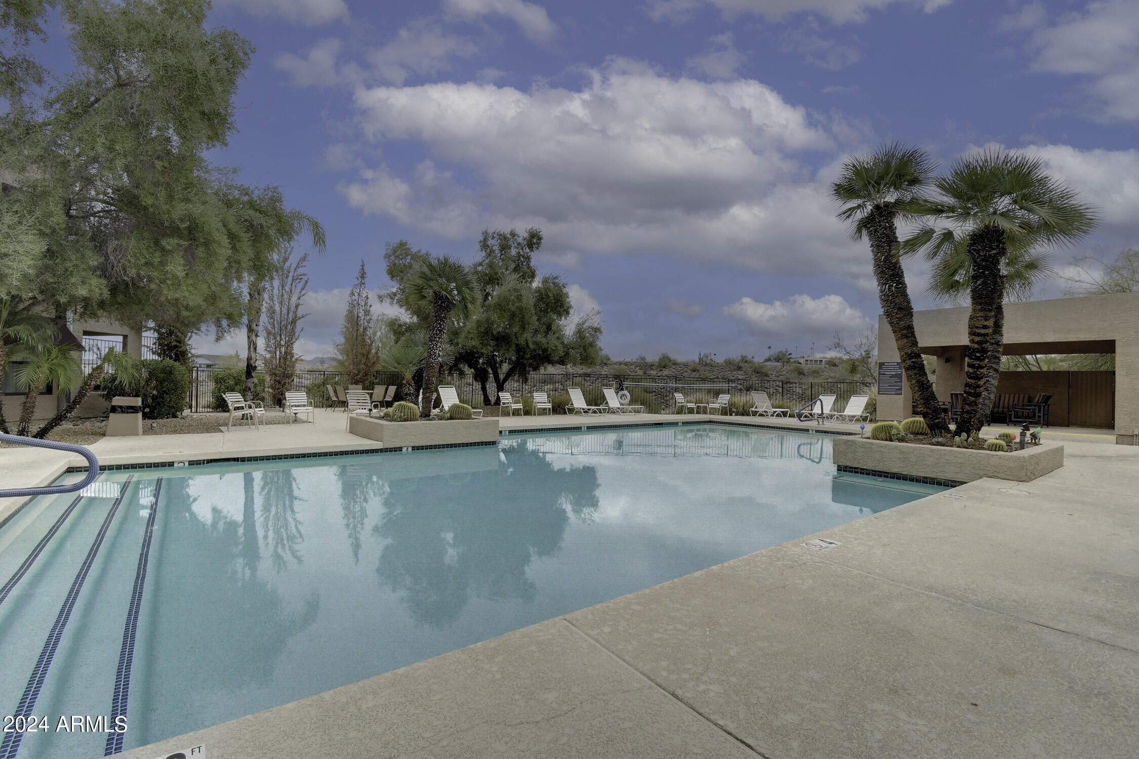 16657 E GUNSIGHT Drive Unit: 113