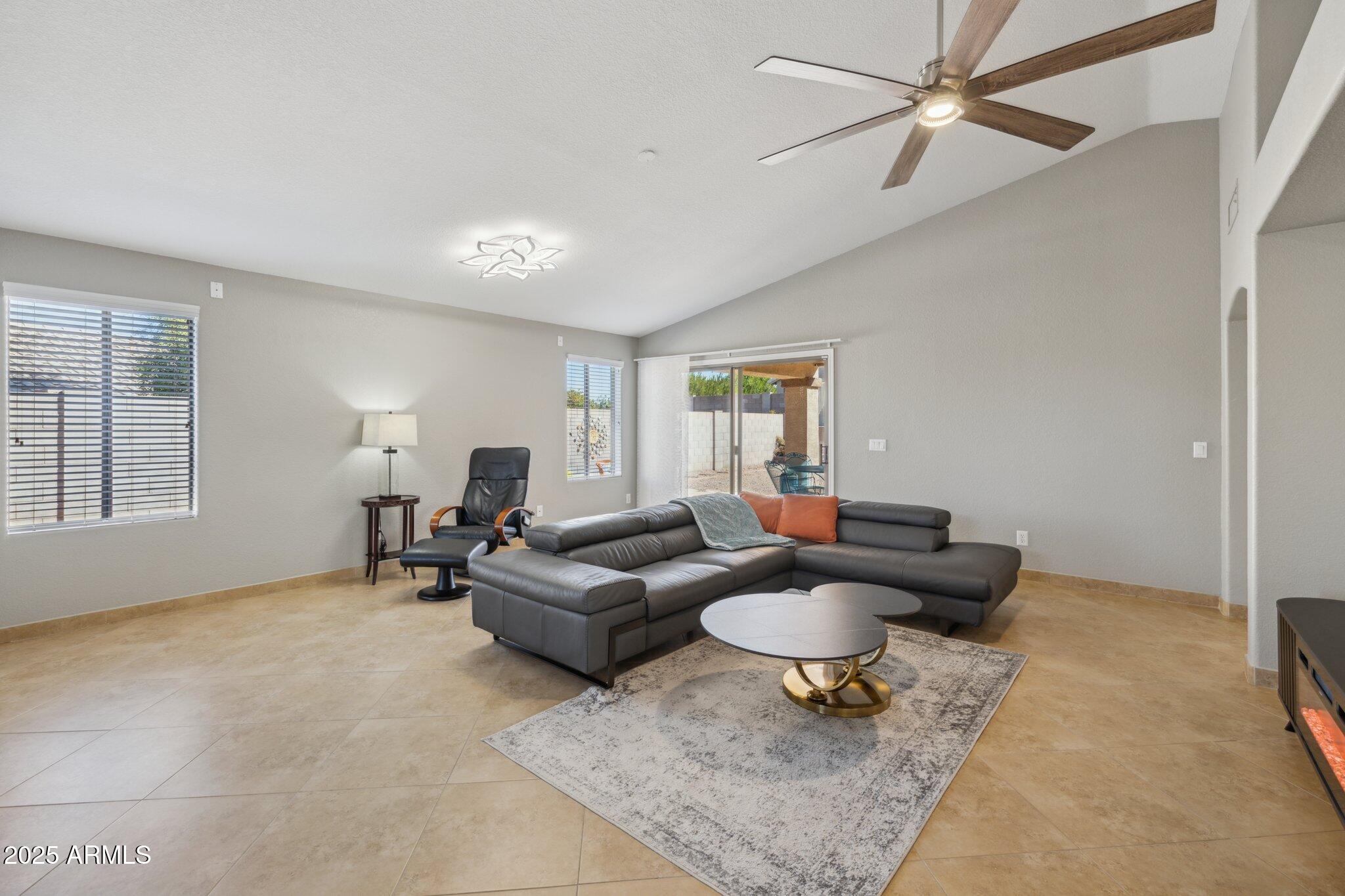 9815 N SUNRISE Circle